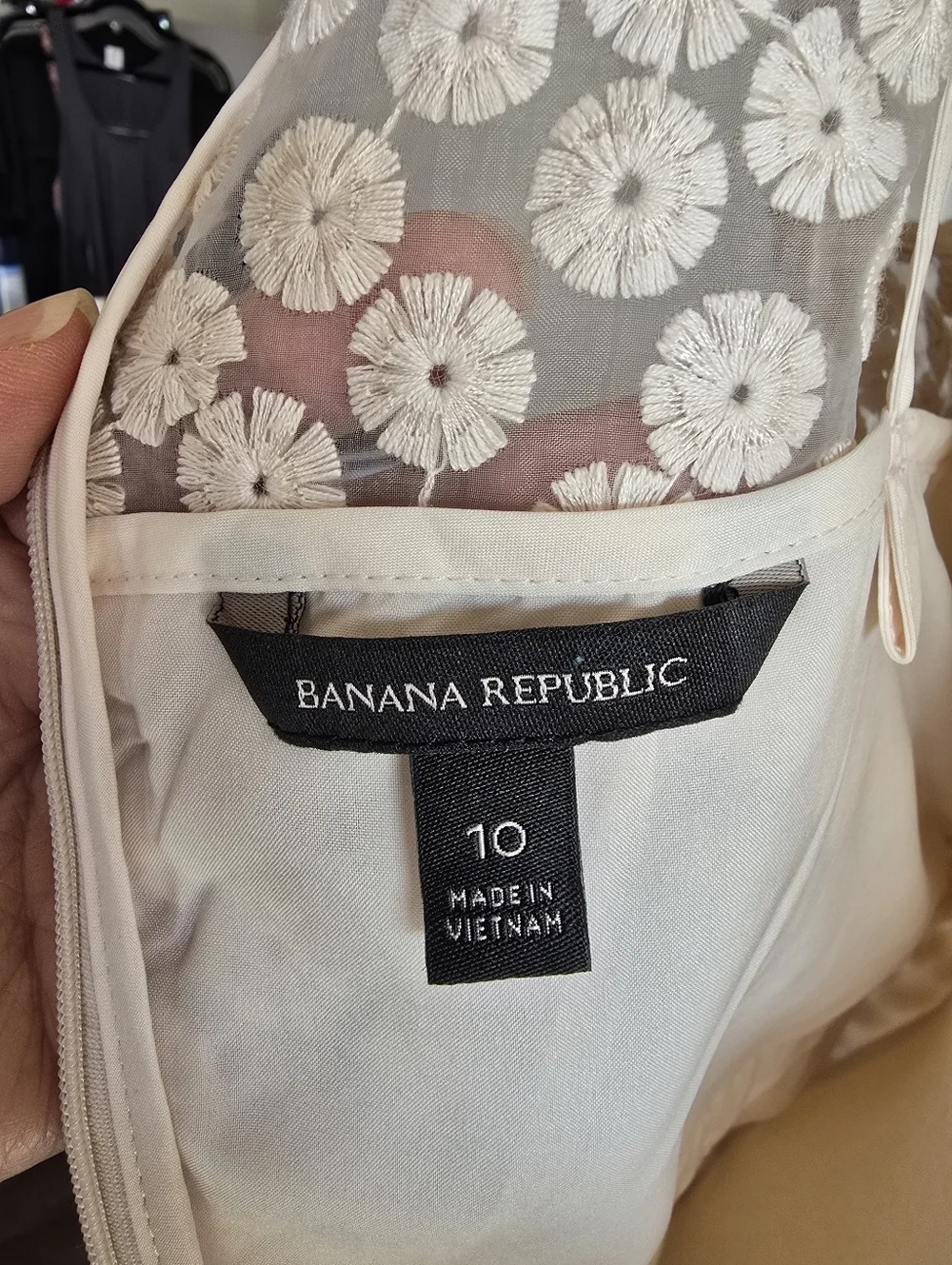 Banana Republic Women's Cream Embroidered/Eyelet Sleeveless Peplum Top